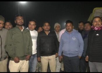 वन विभाग की टीम ने अवैध सफेद पत्थर से भरे 2 ट्रैक्टर को किया जप्त