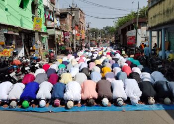 Namaj in masjid