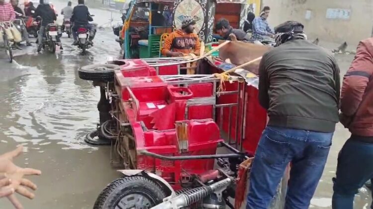 टोटो पलट जाने के कारण