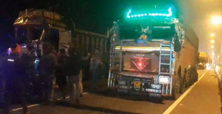 ड्राइवर बुरी तरह से हुआ जख्मी