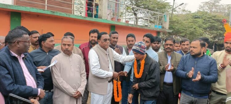 MLA Nagendra Mahato welcomed 47 migrant workers who returned from Cameroon in Bagodar, expressed gratitude to the Government of India