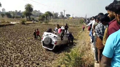 A high speed Safari car hit the vehicle of Gandey Anchal Adhikari from behind, four people were seriously injured