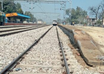 An unidentified woman was found injured near the railway crossing near Giridih railway station
