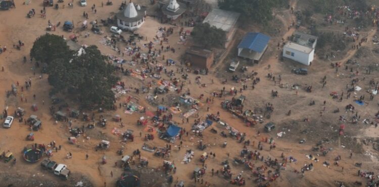 On Mauni Amavasya, a huge crowd of devotees gathered on the banks of the Barakar river, and prayers and charity were organised at the Shiva temple