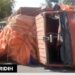 sharab se bhara truck palta