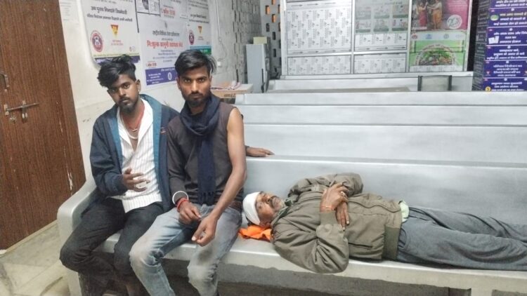 Clashes broke out during idol immersion in Bangabad, three people injured