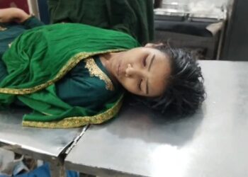 Teenage girl injured in suspicious condition, hanging mark found on her neck