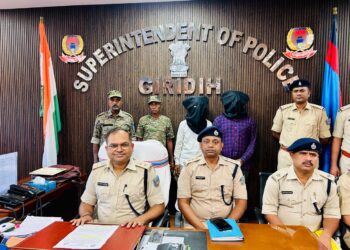 Two members of the Koda gang who came to snatch in Giridih's Sariya were arrested, two absconded