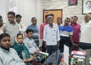 Public distribution shopkeepers submitted a memorandum demanding timely distribution of ration