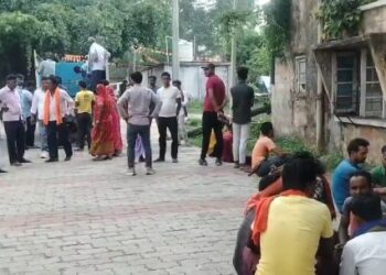 Bolero returning from a wedding procession near Joda Pahari collided with a tree, two dead, five injured