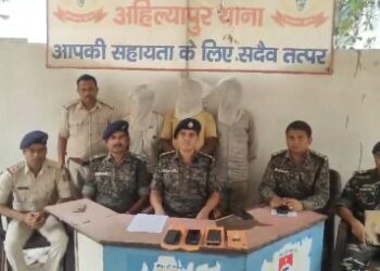 Ahilyapur police arrested three thieves with 5 stolen motorcycles and 9 mobile phones