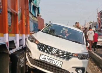 Truck and Maruti Ertiga collide in Bodo, no one injured