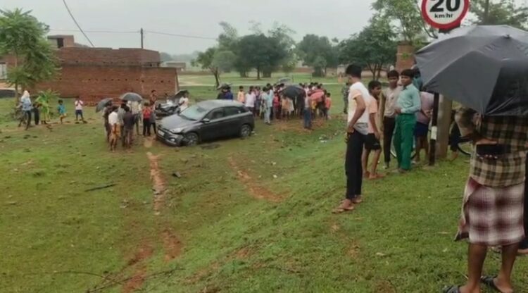The car fell into a ditch while trying to save the children; the bank cashier had a narrow escape