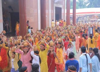 Pachmba me bhavy kalash yatra