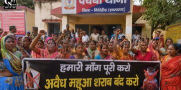Giridih News कल्याणडीह में अवैध महुआ शराब के खिलाफ महिलाओं का आक्रोश, पचंबा थाना का किया घेराव, आंदोलन की चेतावनी