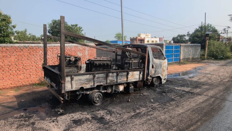 पटना से गिरिडीह आ रही सीएनजी टाटा मैजिक में लगी भीषण आग