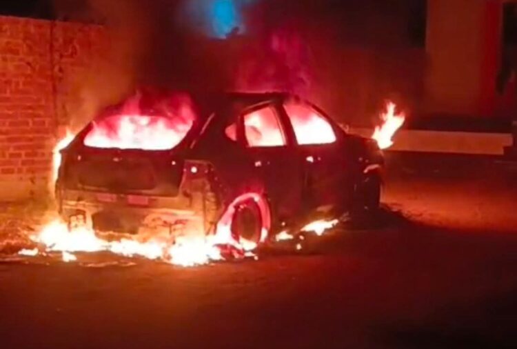 bengabad me car me lagi aag
