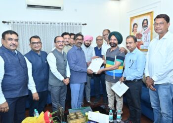 मुख्यमंत्री से मिले एफजेसीसीआई पदाधिकारी