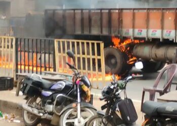 Truck catches fire after tank blast near Bengabad Mor, Giridih.