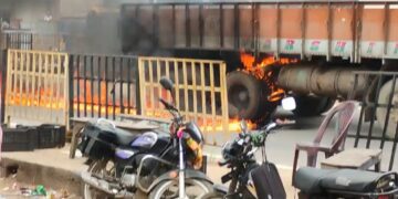 Truck catches fire after tank blast near Bengabad Mor, Giridih.